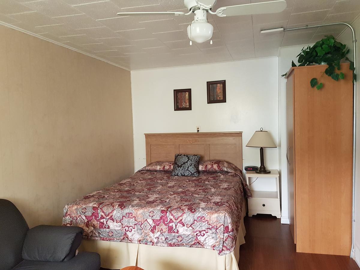 Flamingo Motel Cranbrook Extérieur photo